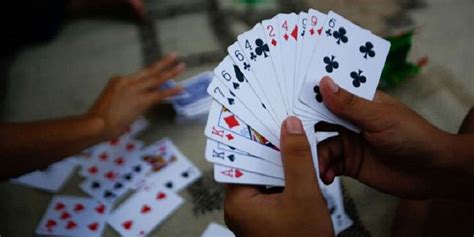 3 Playing “Tong.